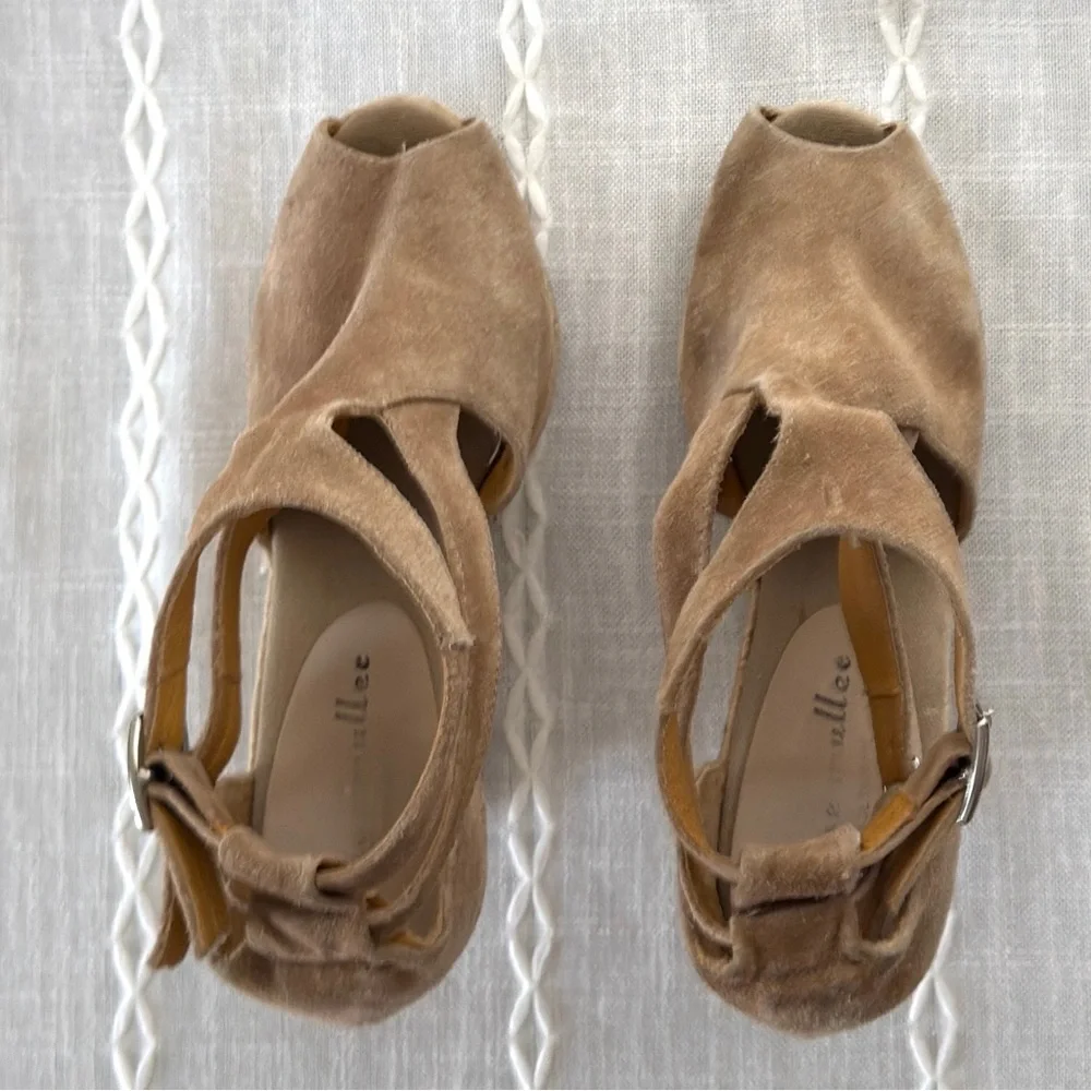 Bettye Muller Women’s Tan Suede Wedge Platform /Espadrille Shoes Size 9.